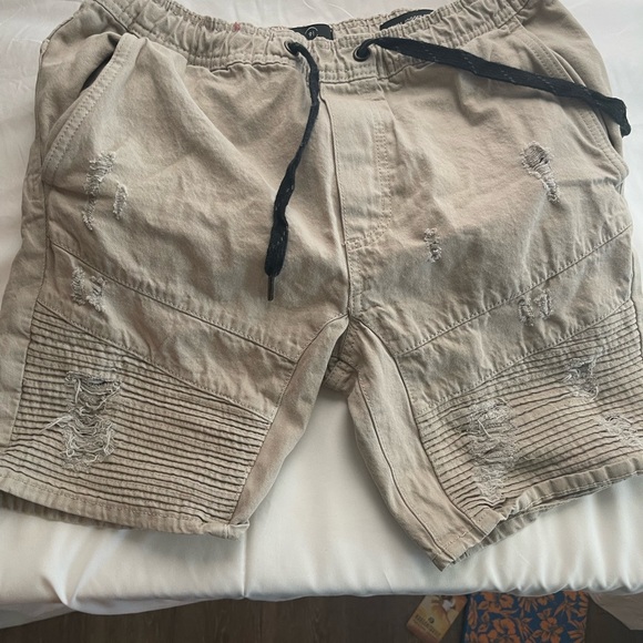 Cotton On Bermudas/Shorts. - Picture 2 of 5
